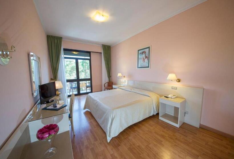 اتاق استاندارد سه نفره, Terme Milano