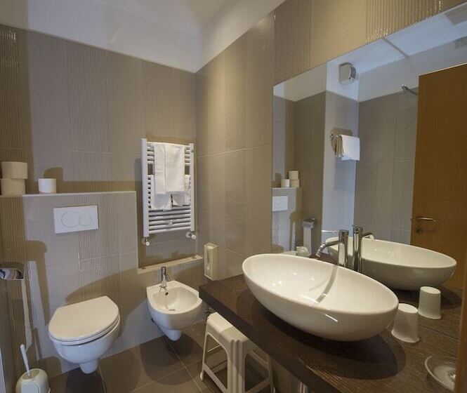 اتاق استاندارد سه نفره, Terme Milano