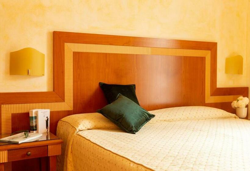 اتاق استاندارد سه نفره, Hotel & Residence Venezia 2000