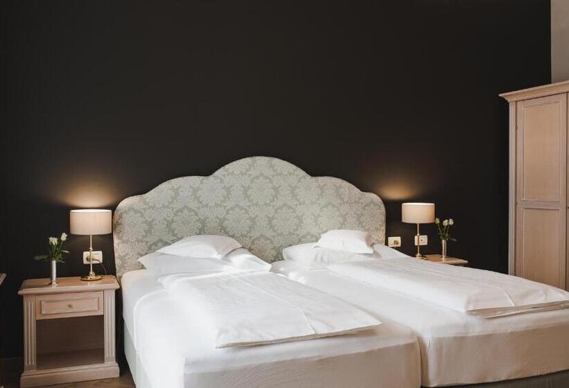 اتاق لوکس, Adria