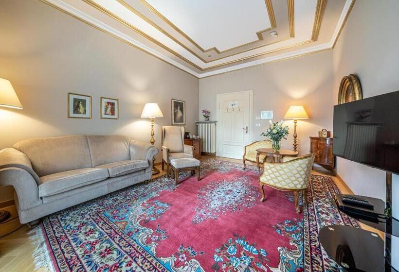 سوییت لوکس, Adria