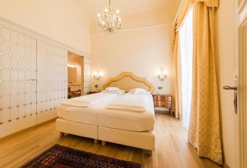 سوییت لوکس, Adria