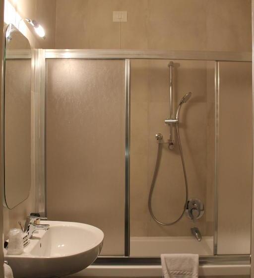 اتاق سوپریور چهار تخته, Albergo Firenze