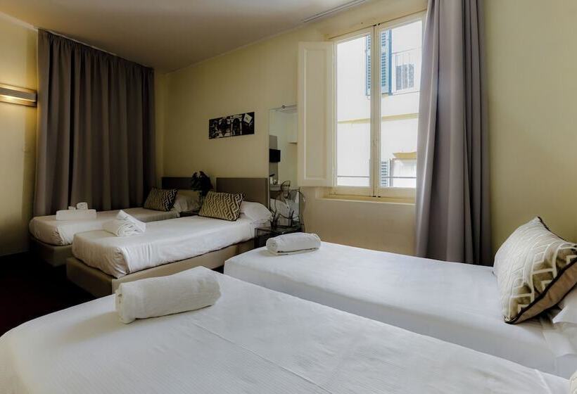 اتاق سوپریور چهار تخته, Albergo Firenze