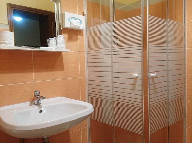 اتاق استاندارد سه نفره, Giappone Inn Parking
