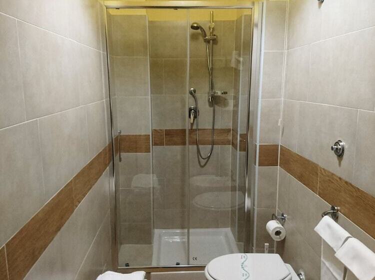 اتاق استاندارد سه نفره, Giappone Inn Parking