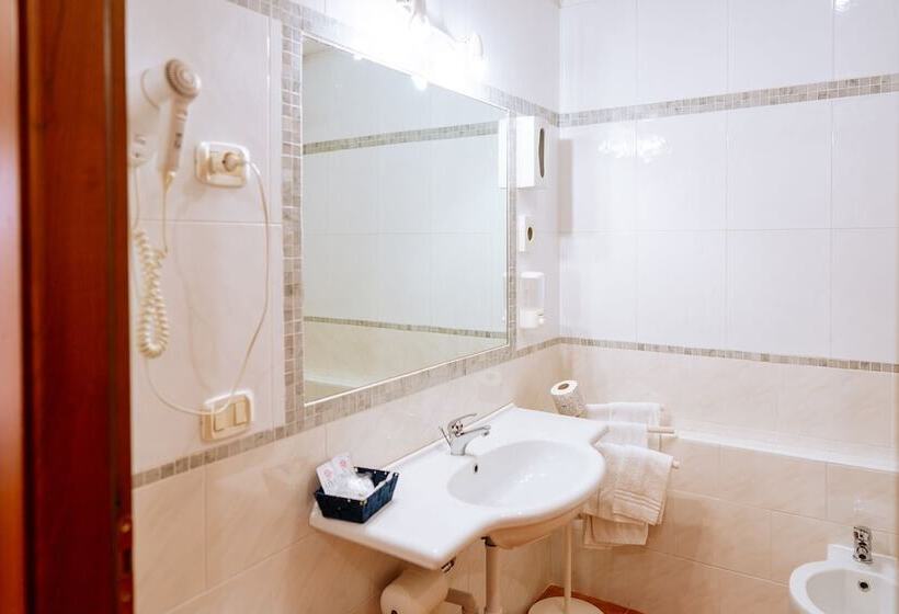سوییت با چشم‌انداز دریا, Lola Piccolo Hotel E Appartamenti