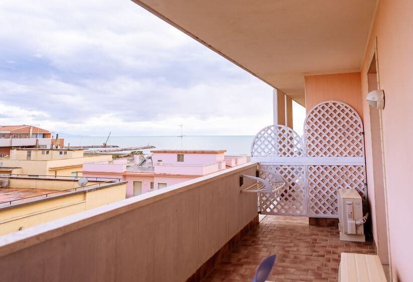 سوییت با چشم‌انداز دریا, Lola Piccolo Hotel E Appartamenti