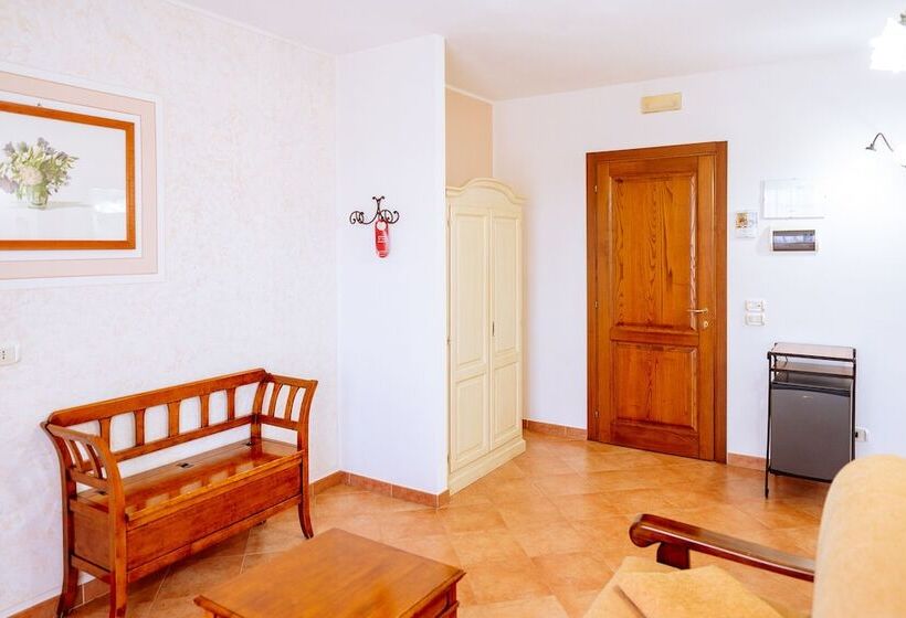 سوییت با چشم‌انداز دریا, Lola Piccolo Hotel E Appartamenti