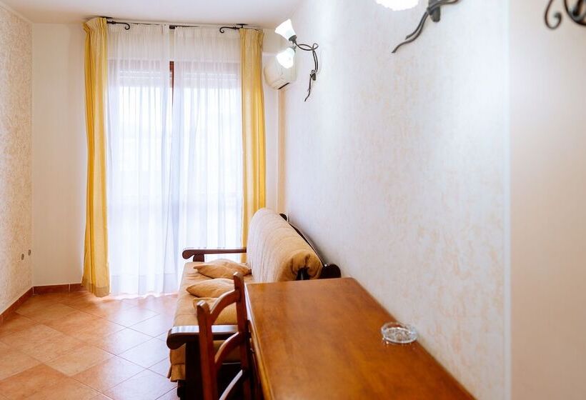 سوییت با چشم‌انداز دریا, Lola Piccolo Hotel E Appartamenti