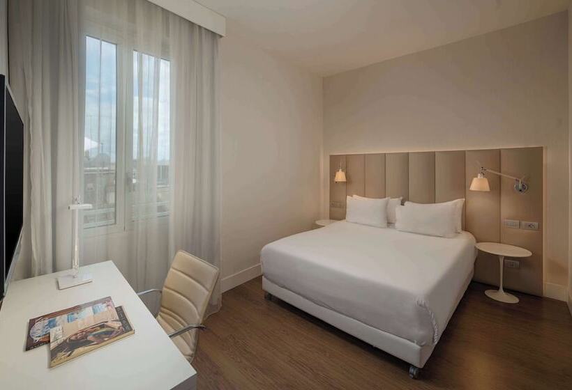 سوییت جونیور, NH Genova Centro