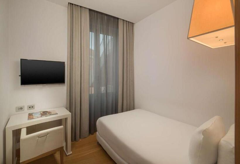 اتاق استاندارد یک نفره, NH Genova Centro