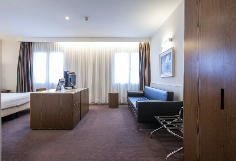 Номер Deluxe, The Plaza