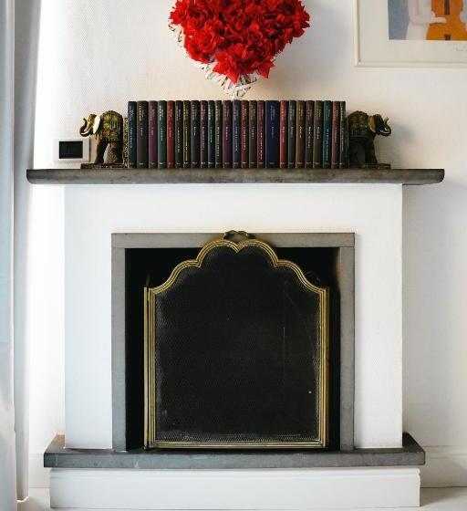 اتاق رمانتیک, Rivoli Boutique