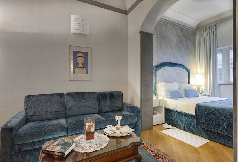 اتاق پریمیوم سه تخته, Rivoli Boutique