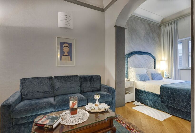 اتاق استاندارد سه تخته با بالکن, Rivoli Boutique