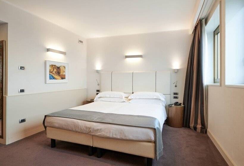 Номер Deluxe, The Plaza