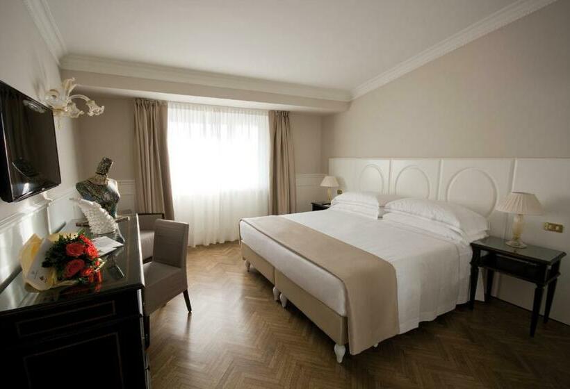 Camera Premium, Plaza Hotel Lucchesi
