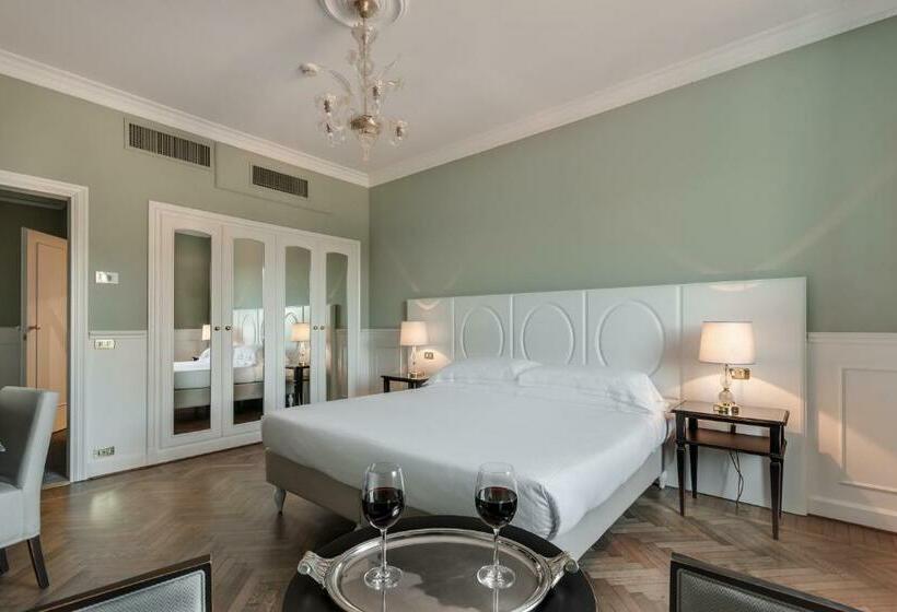 Camera Premium, Plaza Hotel Lucchesi