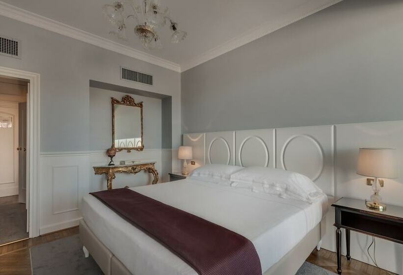 Camera Premium, Plaza Hotel Lucchesi