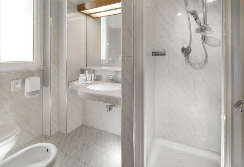 اتاق استاندارد سه نفره, Ascot & Spa