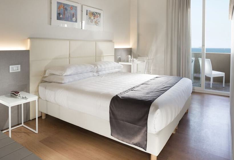 اتاق استاندارد سه نفره, Ascot & Spa