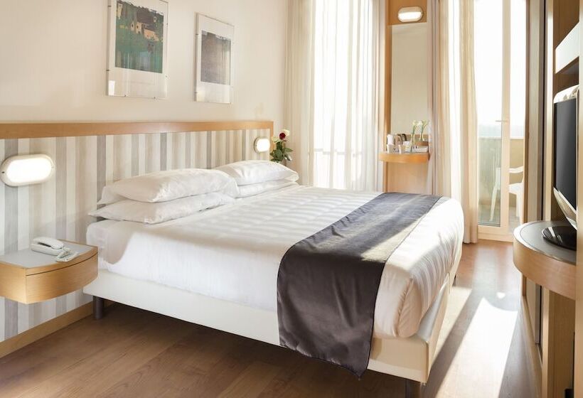 اتاق استاندارد چهار تخته, Ascot & Spa
