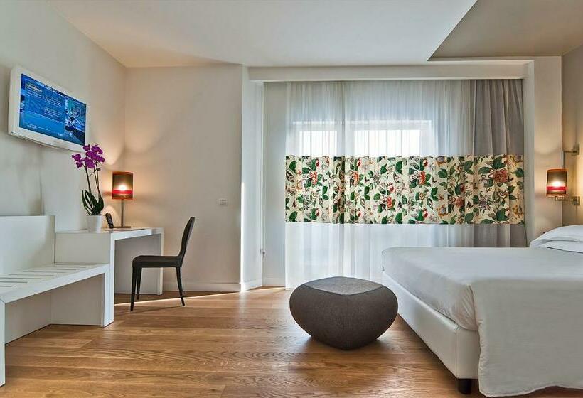 Habitación Estándar, Caravel