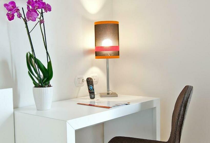 Habitación Estándar, Caravel