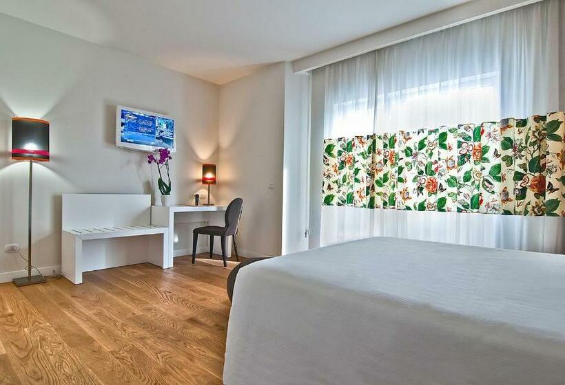 Habitación Estándar, Caravel