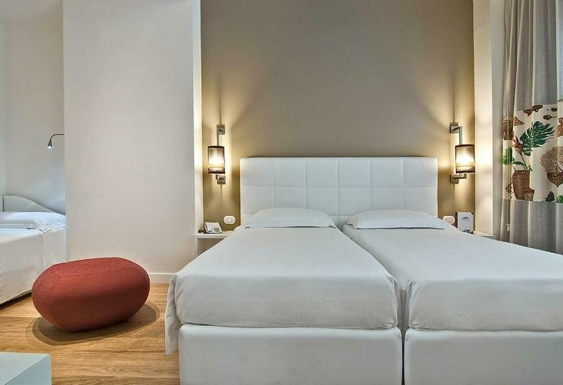 Habitación Triple Estándar, Caravel