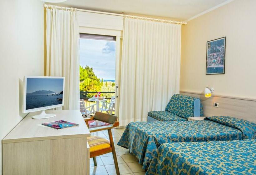 Triple Room Sea View, Fabricia