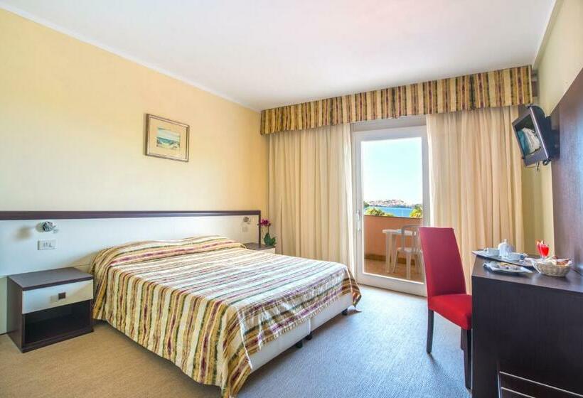 Triple Room Sea View, Fabricia
