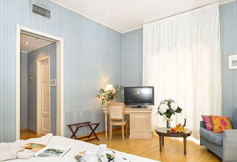 اتاق خانوادگی, Grande Albergo Quattro Stagioni