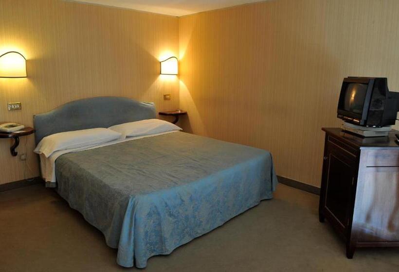 اتاق خانوادگی, Grande Albergo Quattro Stagioni