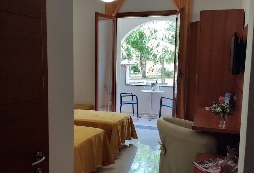 Номер Стандарт Трехместный, Villaggio Turistico La Mantinera