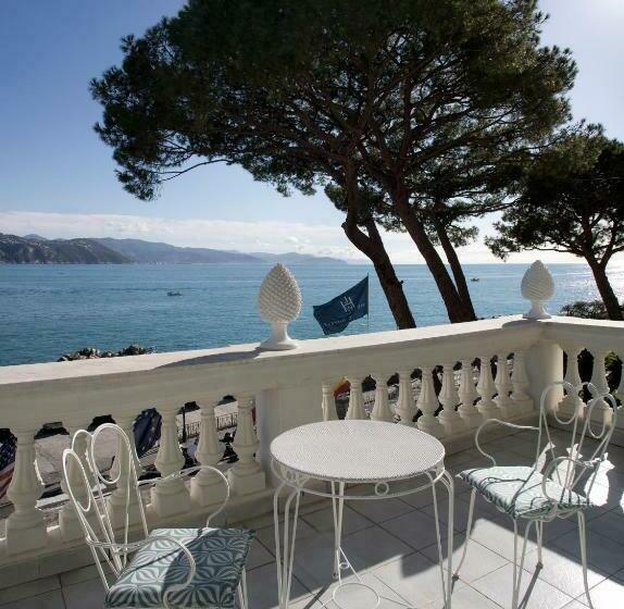 Deluxe Suite Sea View, Grand Hotel Miramare