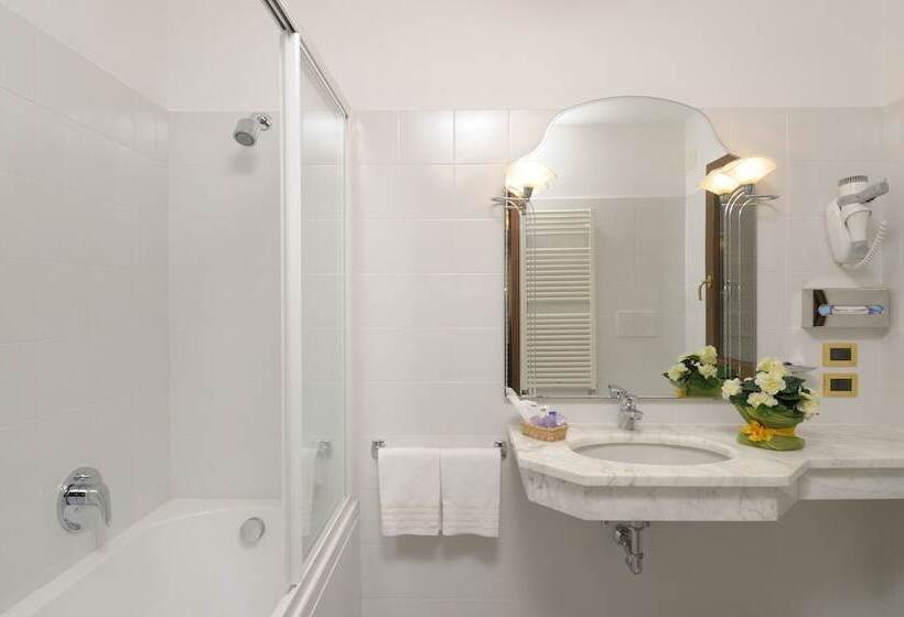اتاق کلاسیک, Unahotels Ala Venezia Adults 16