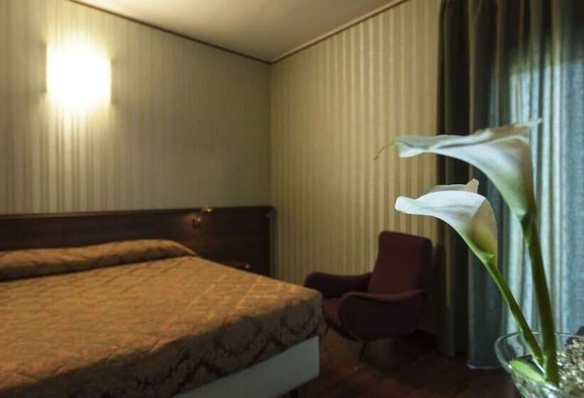 اتاق استاندارد سه نفره, Albergo Miramonti