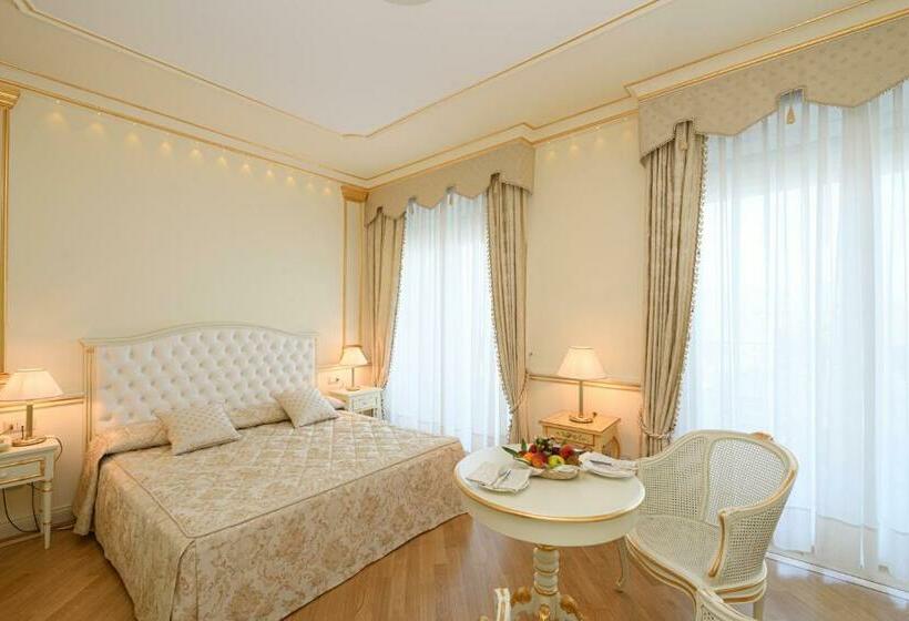 سوییت جونیور, Astoria