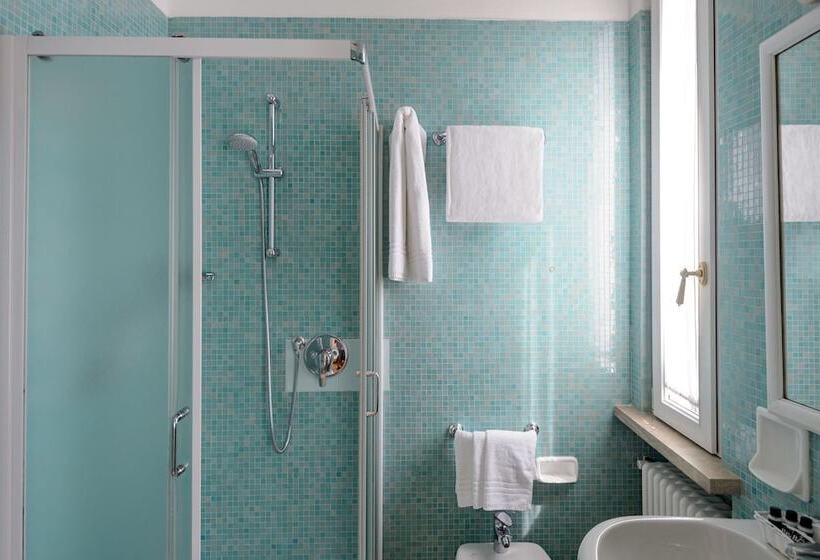 Habitación Triple Estándar, Continental
