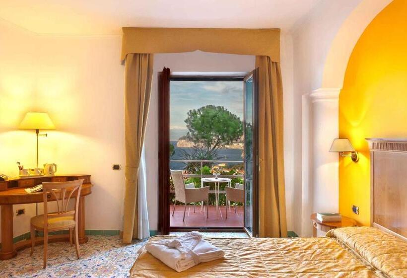 اتاق استاندارد با چشم‌انداز دریا, Grand Hotel President