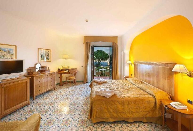 اتاق استاندارد با چشم‌انداز دریا, Grand Hotel President