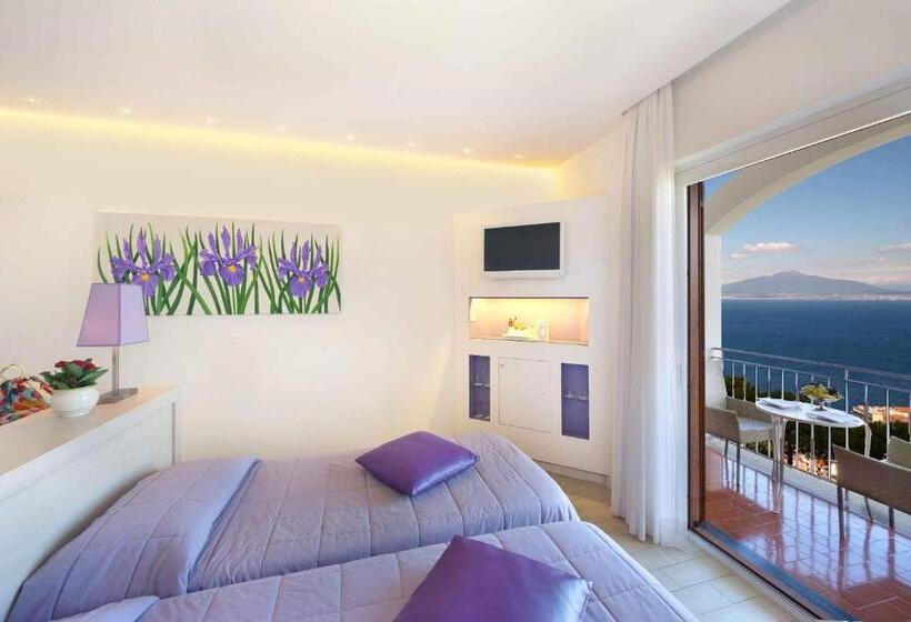 اتاق لوکس با چشم‌انداز دریا, Grand Hotel President