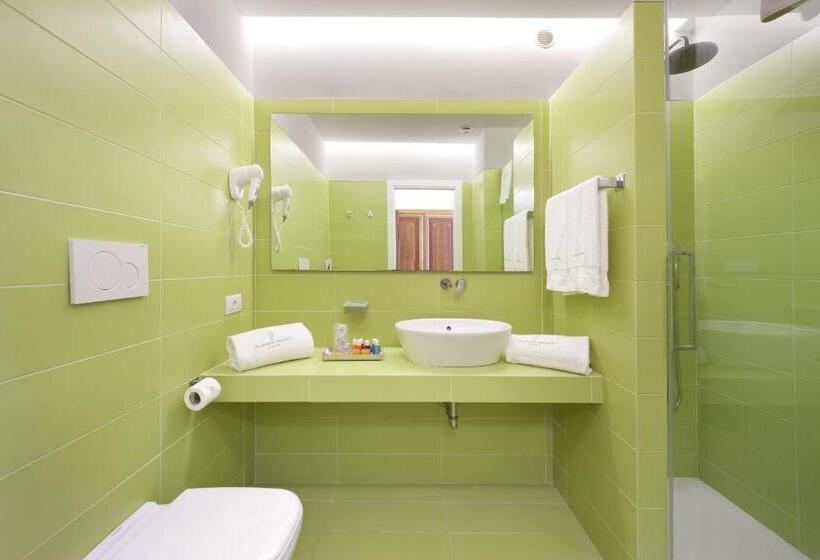 اتاق لوکس با چشم‌انداز دریا, Grand Hotel President