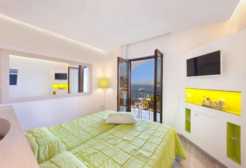 اتاق لوکس با چشم‌انداز دریا, Grand Hotel President