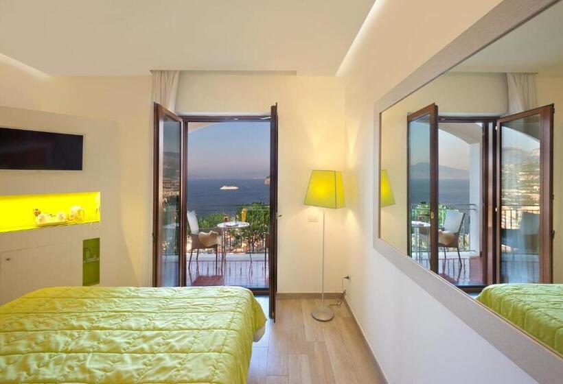 اتاق لوکس با چشم‌انداز دریا, Grand Hotel President