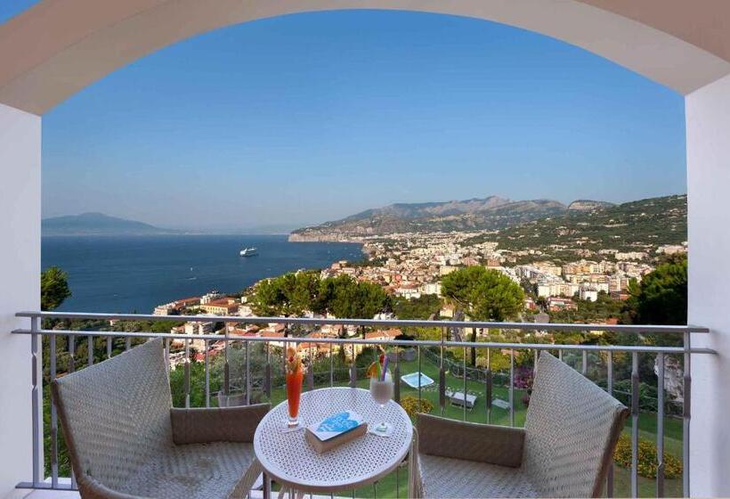 اتاق لوکس با چشم‌انداز دریا, Grand Hotel President