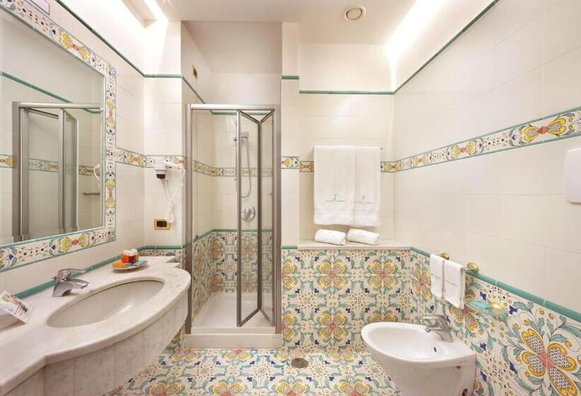 اتاق استاندارد چهار تخته, Grand Hotel President
