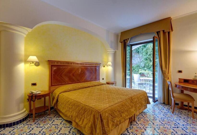 اتاق استاندارد چهار تخته, Grand Hotel President